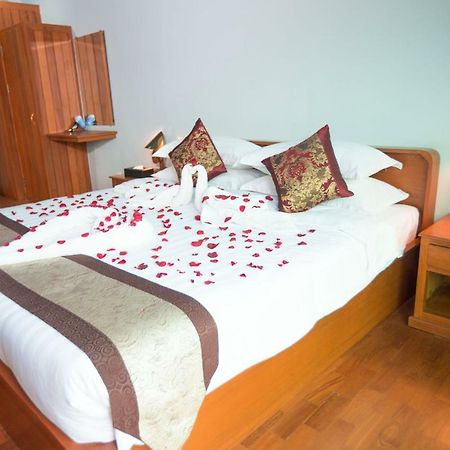 Hotel Sincere Smile Янгон Экстерьер фото