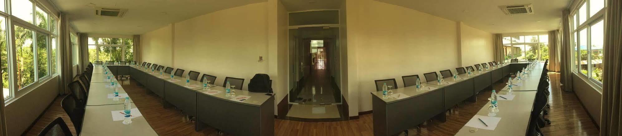 Hotel Sincere Smile Янгон Экстерьер фото