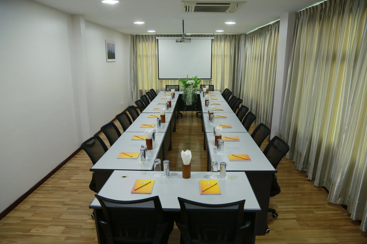 Hotel Sincere Smile Янгон Экстерьер фото