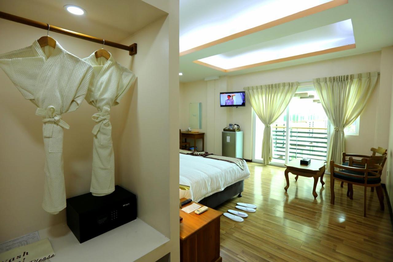 Hotel Sincere Smile Янгон Экстерьер фото