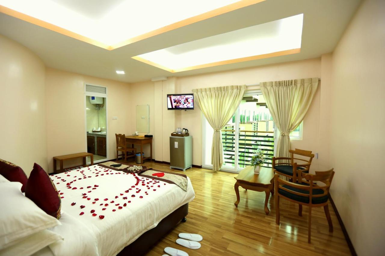 Hotel Sincere Smile Янгон Экстерьер фото