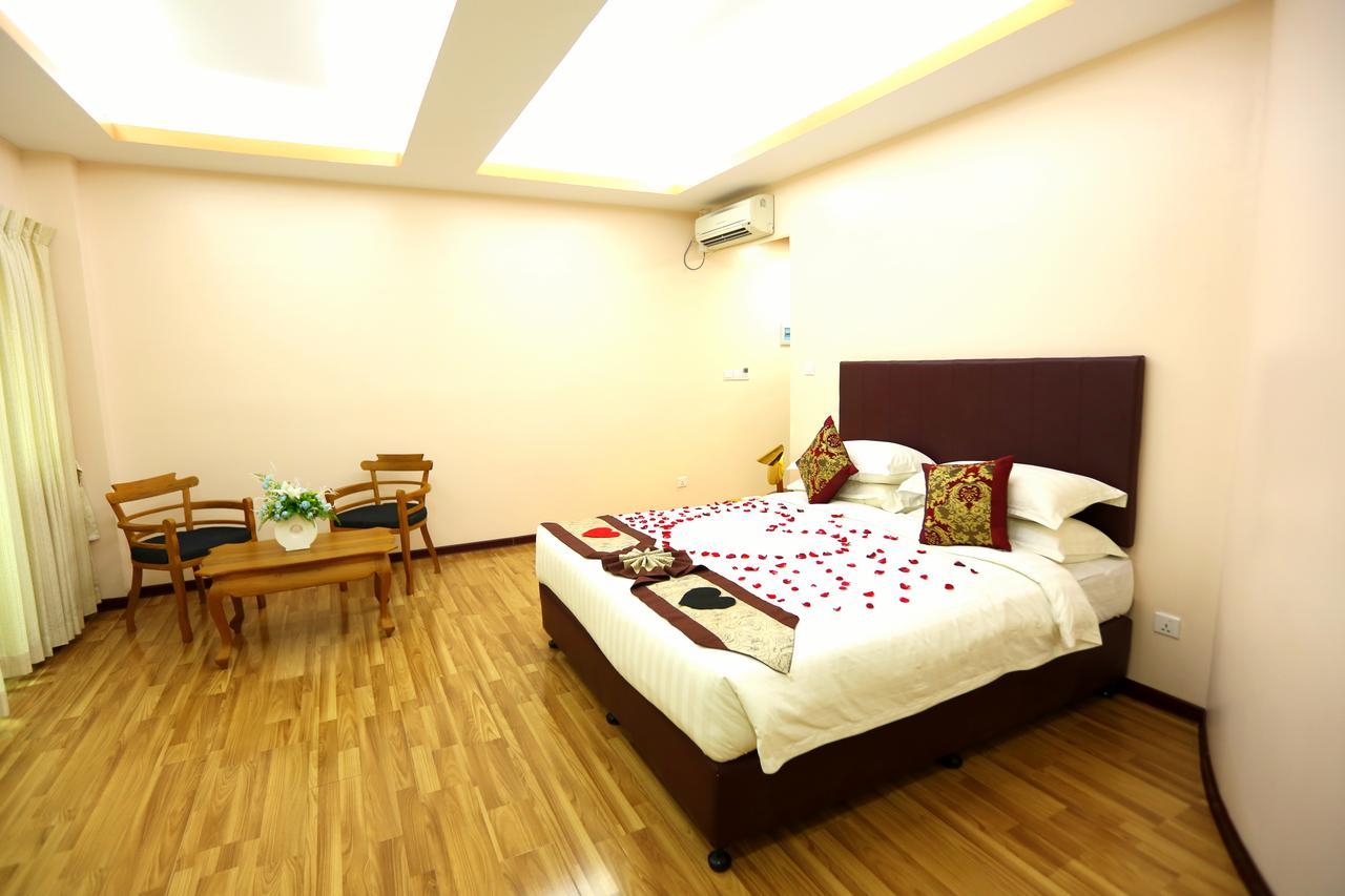 Hotel Sincere Smile Янгон Экстерьер фото