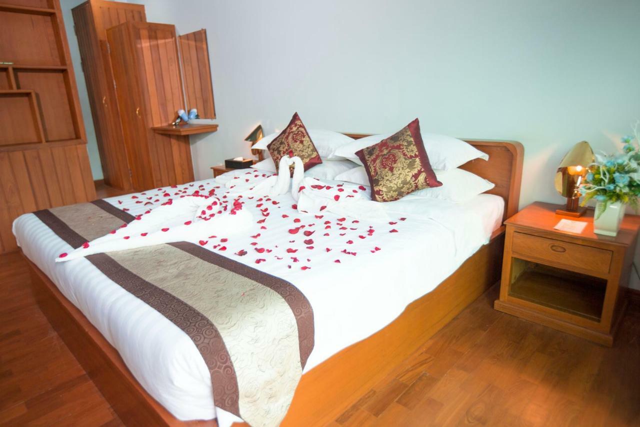 Hotel Sincere Smile Янгон Экстерьер фото